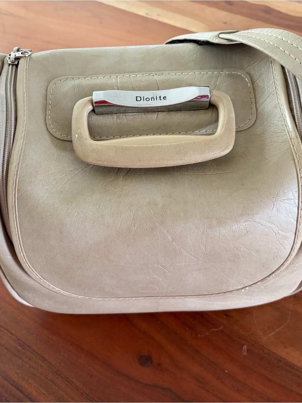 Vintage Beige hard shell travel cosmetics case Dionte